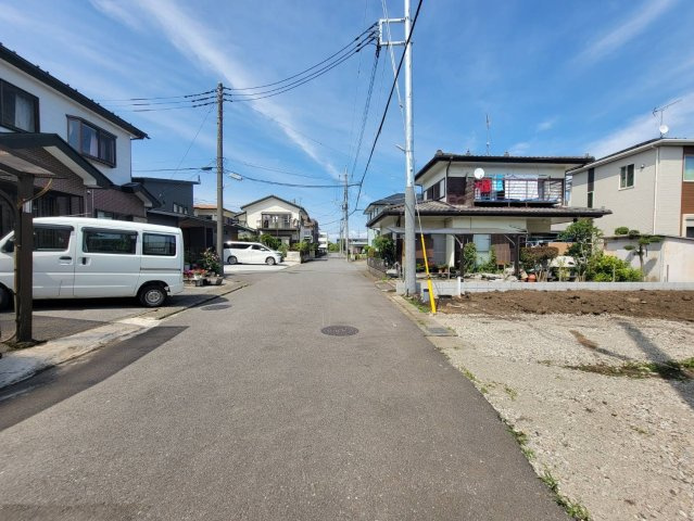【ハートフルタウン】宇都宮市御幸ヶ原町の前面道路含む現地写真|〇北西側前面道路〇
前面道路はゆとりの約6ｍ幅。車の出し入れもスムーズで、来客時も安心♪
開放感のある街並みに、暮らしやすさが広がります！
※2026年6月撮影