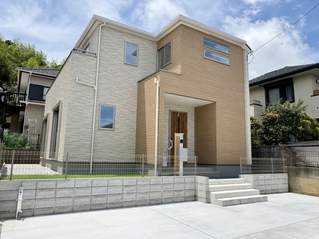 「駐車3台可能」南国市緑ヶ丘2期1号棟　新築一戸建て