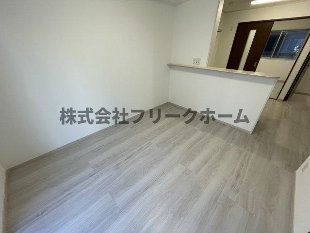 小金井市緑町５丁目のアパートの居間・リビング
