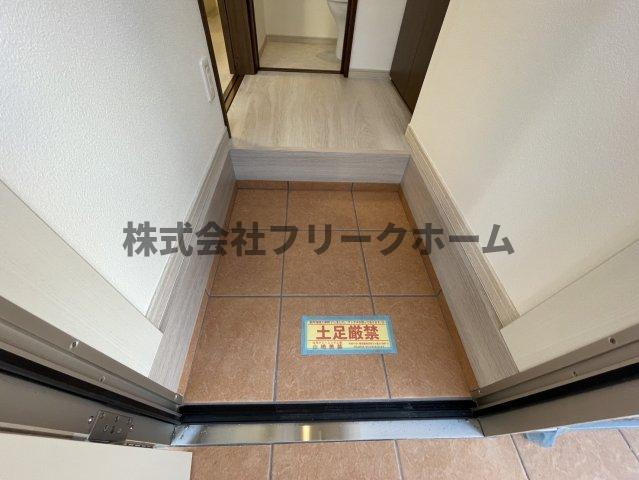 小金井市緑町５丁目のアパートの玄関