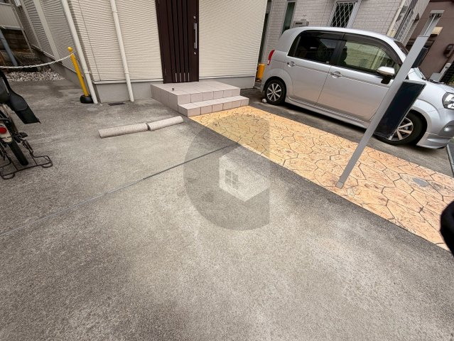 横沼町戸建貸家の駐車場
