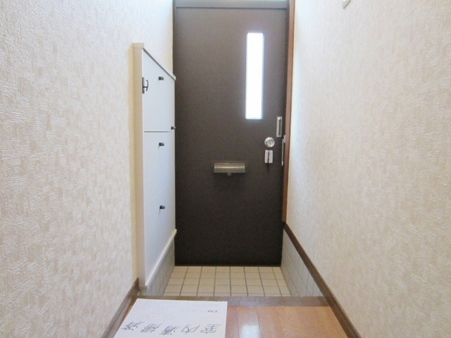 椎野ハイツの玄関|収納付きの玄関でスッキリ使えます。