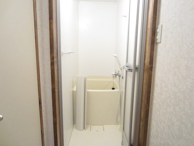 椎野ハイツの浴室|嬉しい風呂トイレ別です。