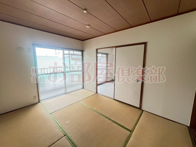 REステートビルの和室|開放的な寝室です