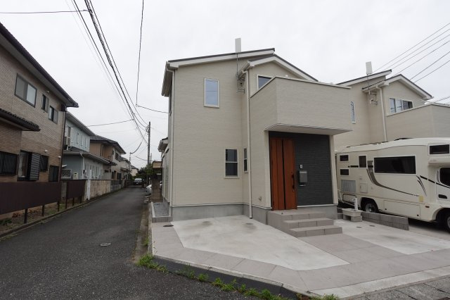 フルールの駐車場