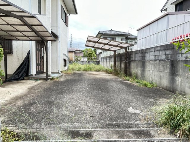 那珂市平野　中古戸建の駐車場
