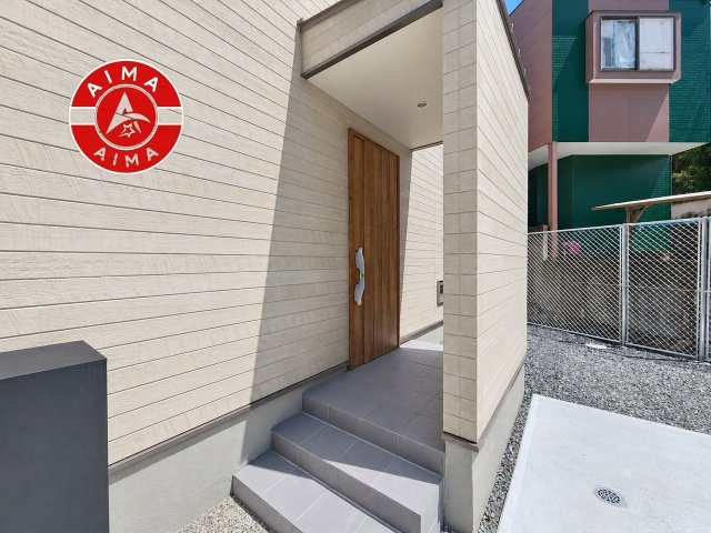 春日市小倉6丁目第1-2棟（1号棟）の玄関|おでかけの時も帰った時も、「我が家」を最初に感じでもらえる素敵な空間に。