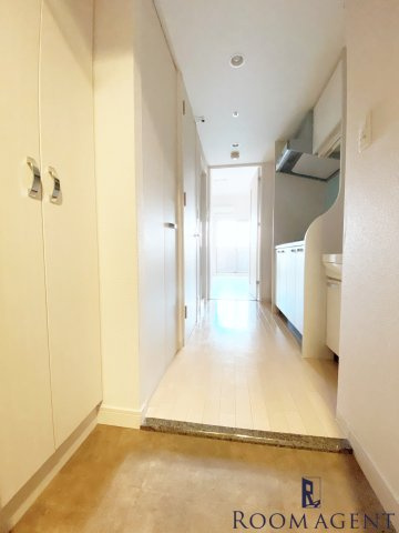ライジングコート瑞穂通の玄関
