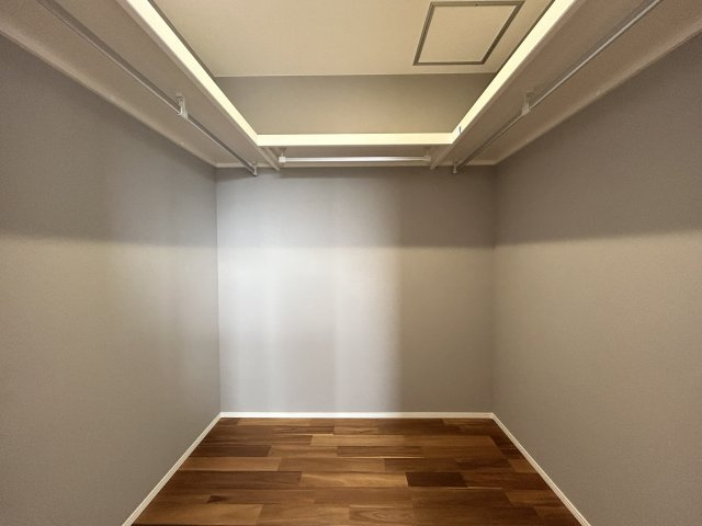 「オシャレな吹き抜け玄関」南国市篠原　C区画　新築戸建の収納|主寝室はたっぷり収納できるWICがあります♪