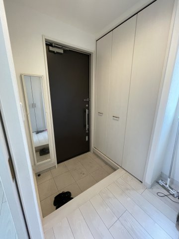 東田３丁目　中古住宅の玄関