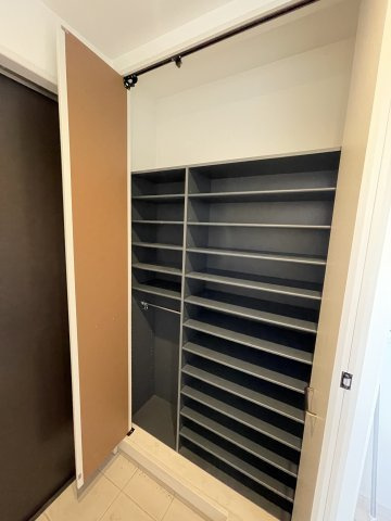 東田３丁目　中古住宅の収納|靴箱