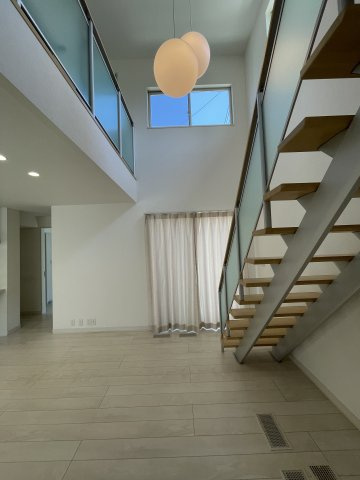 東田３丁目　中古住宅の居間・リビング