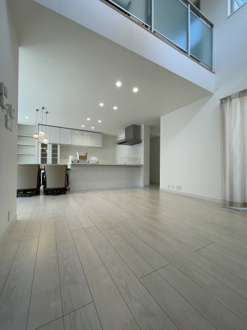 東田３丁目　中古住宅の居間・リビング