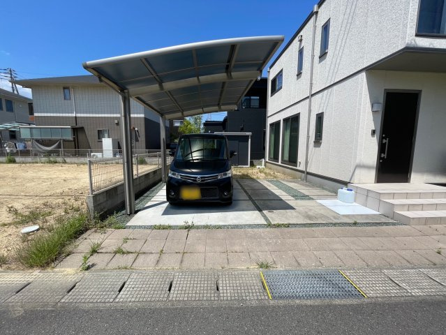 東田３丁目　中古住宅の駐車場