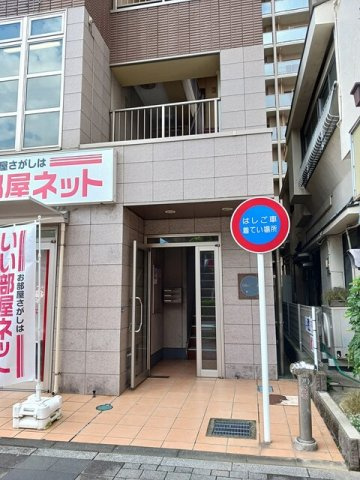 喜久屋ビルのエントランス