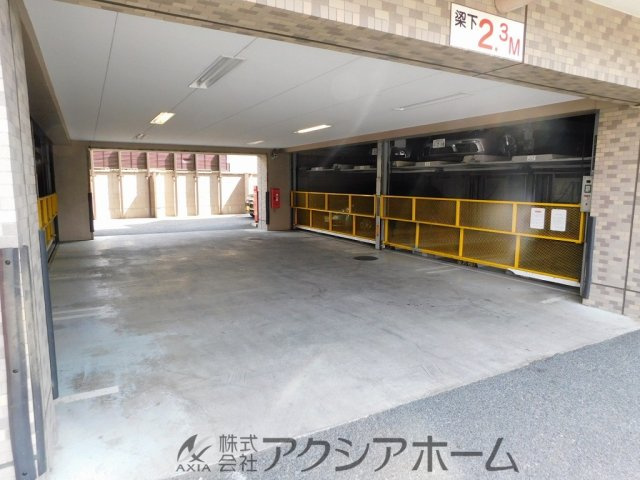 ライオンズマンション西所沢の駐車場