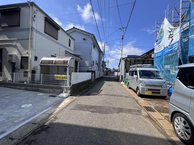市川市宮久保１丁目新築戸建【百合台小学校:6分】の前面道路含む現地写真|北側前面道路