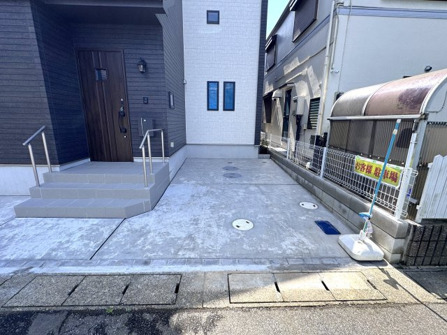 市川市宮久保１丁目新築戸建【百合台小学校:6分】の駐車場|駐車スペース完備