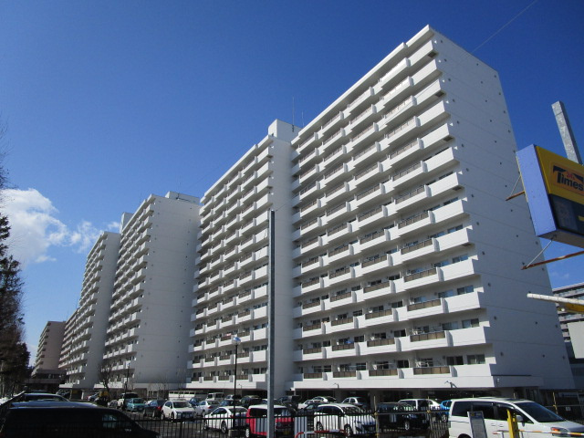 【外観】 | グリーンコーポ大谷地 | ●複合商業施設「キャポ大谷地」まで101ｍの好買い物便！
●地下鉄駅直結