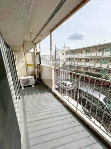 【バルコニー】 | 東建西が丘マンション | 開放的で明るい空間を演出してくれるバルコニーです