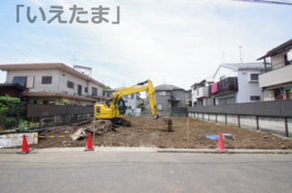 【外観】 | 【仲介手数料無料！！】日野市東豊田2丁目　新築戸建て（全3棟）1号棟　6299万円 | 令和8年6月13日撮影　建築中