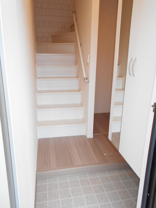 フラワーメゾン　A棟の玄関