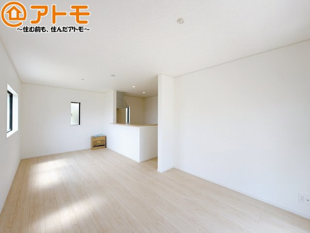 【居間・リビング】 | 島田市稲荷第6　新築戸建　全1棟 | 家族団らんのイメージは、リビングを思い浮かべませんか？リビングこそ広々としたお部屋が良いですね♪