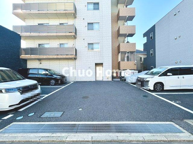 ドムール新小岩プレミアムレジデンスの駐車場|【敷地内駐車場】最新の空き状況や費用などの詳細は担当スタッフまでお問い合わせください。
