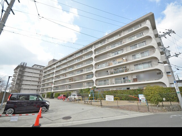 プラザ千里山の外観