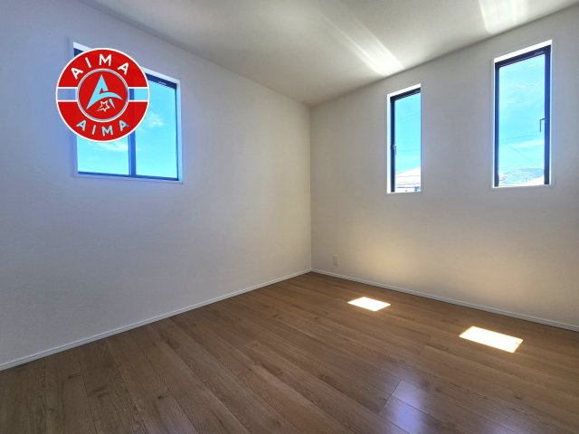 福津市津屋崎7丁目第6-3棟（3号棟）の子供部屋|柔らかい陽光が差し込む明るいお部屋を演出する設計。彩光の取れる窓が気持ちの良いお部屋を創り上げます。