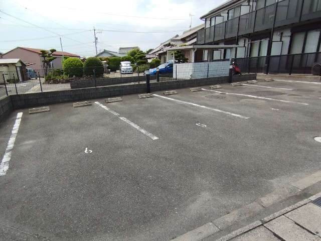 アンプルール　リーブル　さつきの駐車場