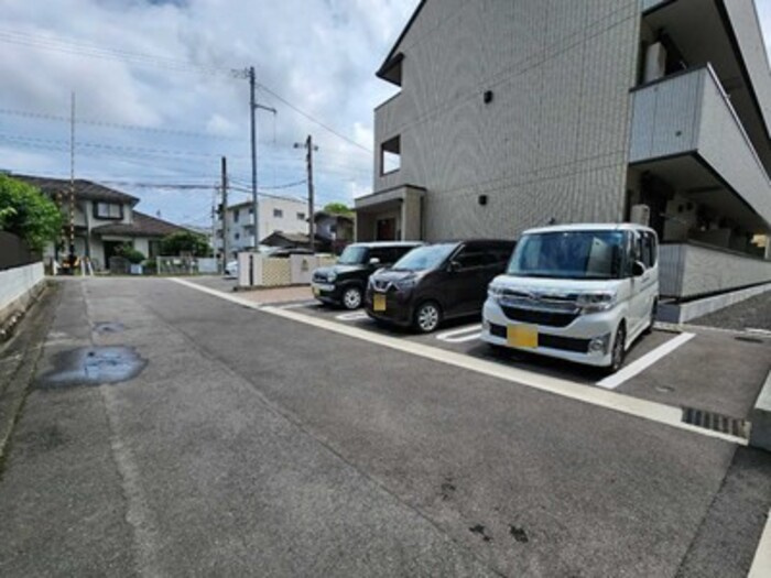 アシャンティ高砂の駐車場