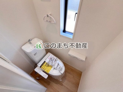 【トイレ】 | CRADLE GARDEN栃木市箱森町　第6　2号棟　 | 同社施工物件写真。※建具やフローリング、その他仕様が異なる場合がございます。