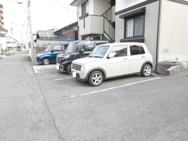 リッツハウス新堀　B棟の駐車場