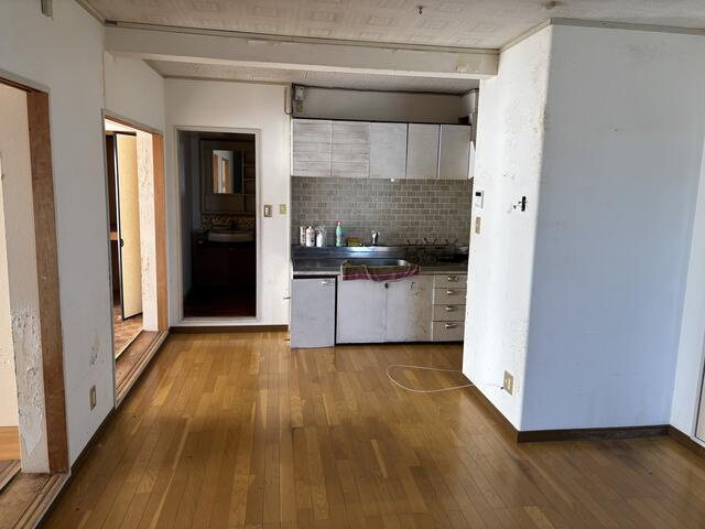 豊橋市弥生町字西豊和の中古マンションの居間・リビング| 広々としたLDKは、自分好みのインテリアをレイアウトする楽しみが増えます
