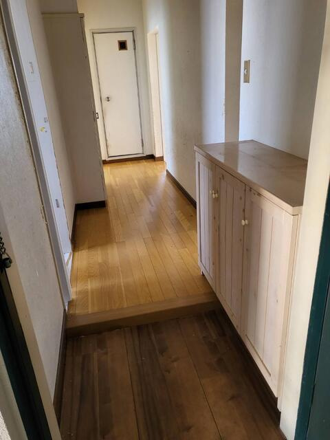豊橋市弥生町字西豊和の中古マンションの玄関| 来る人を暖かく迎えて来れる玄関は 来客者が多い日も足場に困る事のない収納力です！
