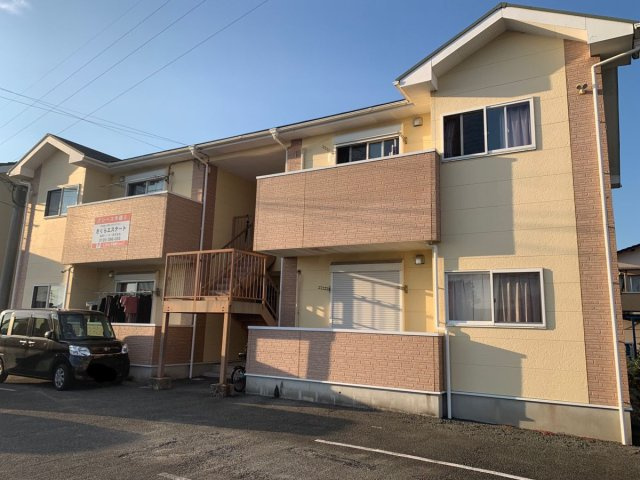 【外観】 | グレース手鎌Ⅱ | 日当たり良好なきれいな外観。敷地内に駐車場も完備。