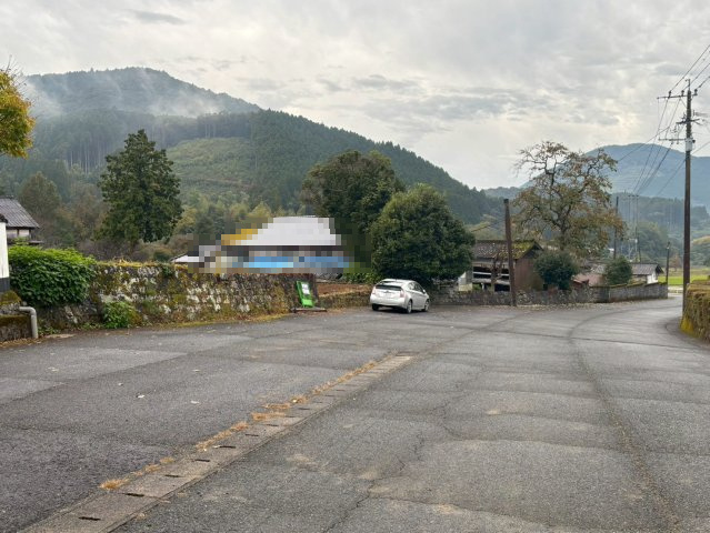 山鹿市小坂　土地の前面道路含む現地写真