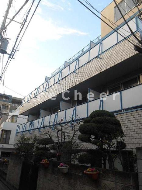 新井マンションの外観