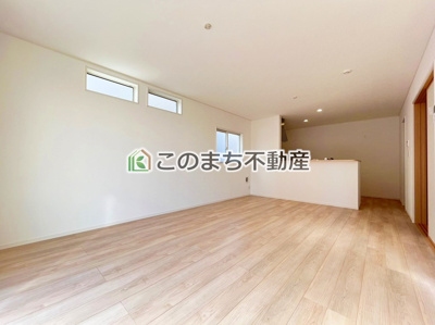 【居間・リビング】 | CRADLE GARDEN栃木市箱森町　第6　3号棟　 | 同社施工物件写真。※建具やフローリング、その他仕様が異なる場合がございます。