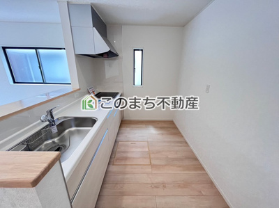 【キッチン】 | CRADLE GARDEN栃木市箱森町　第6　3号棟　 | 同社施工物件写真。※建具やフローリング、その他仕様が異なる場合がございます。