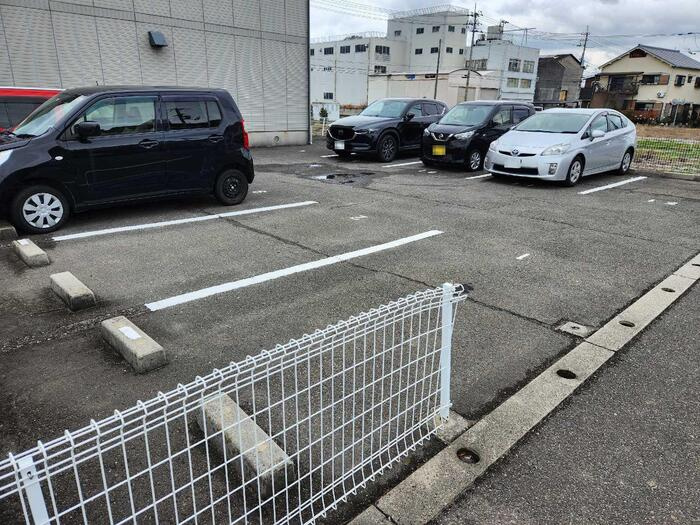 マ・メゾンＹの駐車場