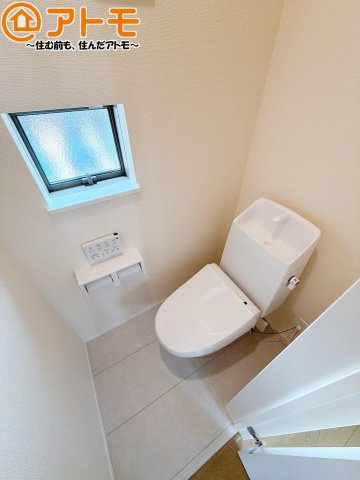 【トイレ】 | 島田市中溝町　新築戸建　全1棟 | 年代を問わず使いやすい洗浄機能付きのトイレ♪肌への負担をも減らせるのでお子様の敏感なお肌も安心！