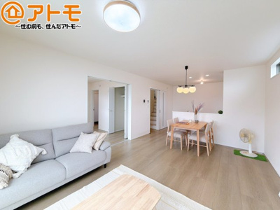 【居間・リビング】 | 島田市中溝町　新築戸建　全1棟 | 家族団らんのイメージは、リビングを思い浮かべませんか？リビングこそ広々としたお部屋が良いですね♪