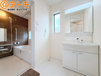 【独立洗面台】 | 島田市中溝町　新築戸建　全1棟 | シャワータイプの洗面台は、洗濯物の土汚れなどの予洗いもしやすいため、お子様のいるご家庭でも大活躍！
