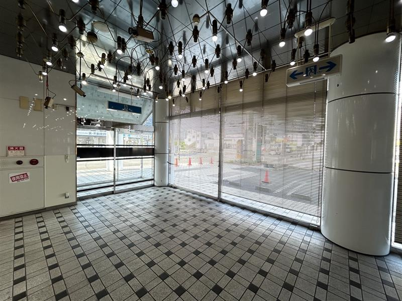 東海市加木屋町柿畑の店舗一部の玄関