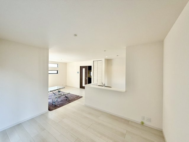 リーブルガーデン泉佐野市鶴原８期　新築戸建の居間・リビング