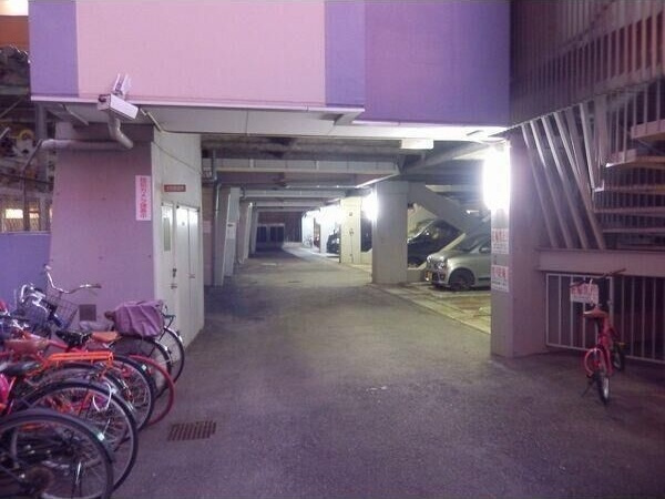 メゾンエトワールの駐車場