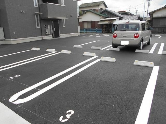 D-room南鳥生の駐車場