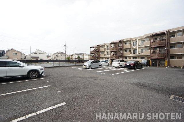 ネオハイツ都賀の駐車場
